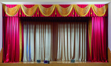 Одежда сцены в Культурно-спортивном центре поселка Биофабрика, Орловская область